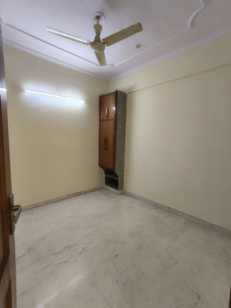 Room, sector 52 3 Bedroom 112 Sq.Mt. Independent House In Sector 52 Noida 10611966