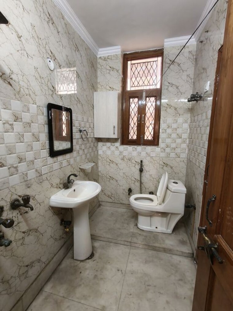 Bathroom, sector 52 3 Bedroom 112 Sq.Mt. Independent House In Sector 52 Noida 10611966