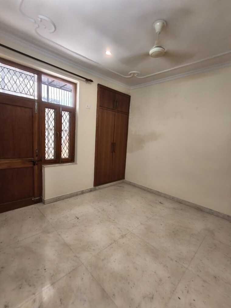 Room, sector 52 3 Bedroom 112 Sq.Mt. Independent House In Sector 52 Noida 10611966