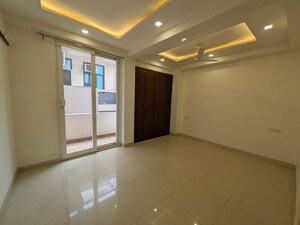 Room in 3 BHK Builder Floor at Sector 23 – for Rent