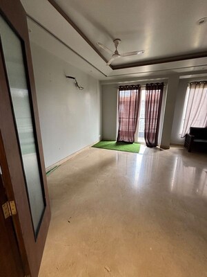 Room in 3 BHK Builder Floor at Sector 56 – for Rent