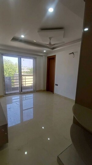 Room in 3 BHK Builder Floor at Palam Vihar Residents Association, Palam Vihar – for Rent
