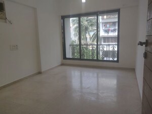 Room in 3.5 BHK Apartment at Dhairya Residency, Khar West – for Rent