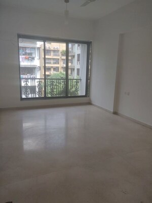 Room in 3.5 BHK Apartment at Dhairya Residency, Khar West – for Rent