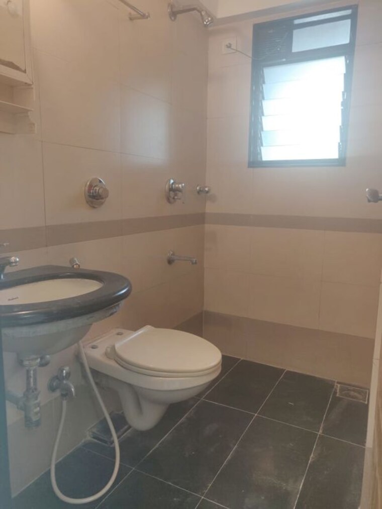 Bathroom, dhairya-residency 3.5 Bedroom 1600 Sq.Ft. Apartment In Khar West Mumbai 10611984