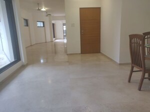 Room in 3.5 BHK Apartment at Dhairya Residency, Khar West – for Rent