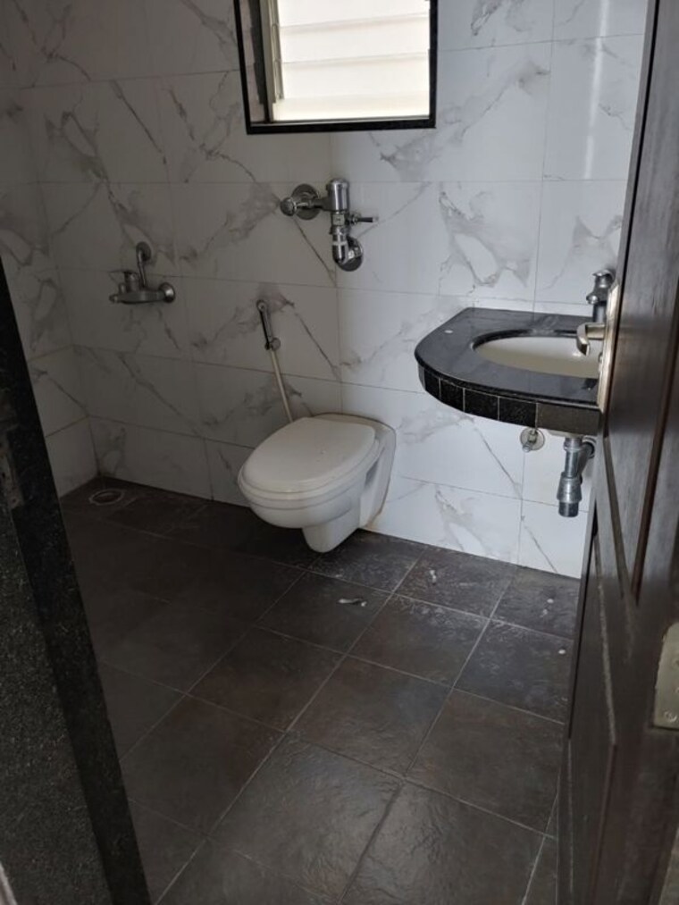 Bathroom, nyati-equatorial 3 Bedroom 1500 Sq.Ft. Apartment In Bavdhan Pune 10611994