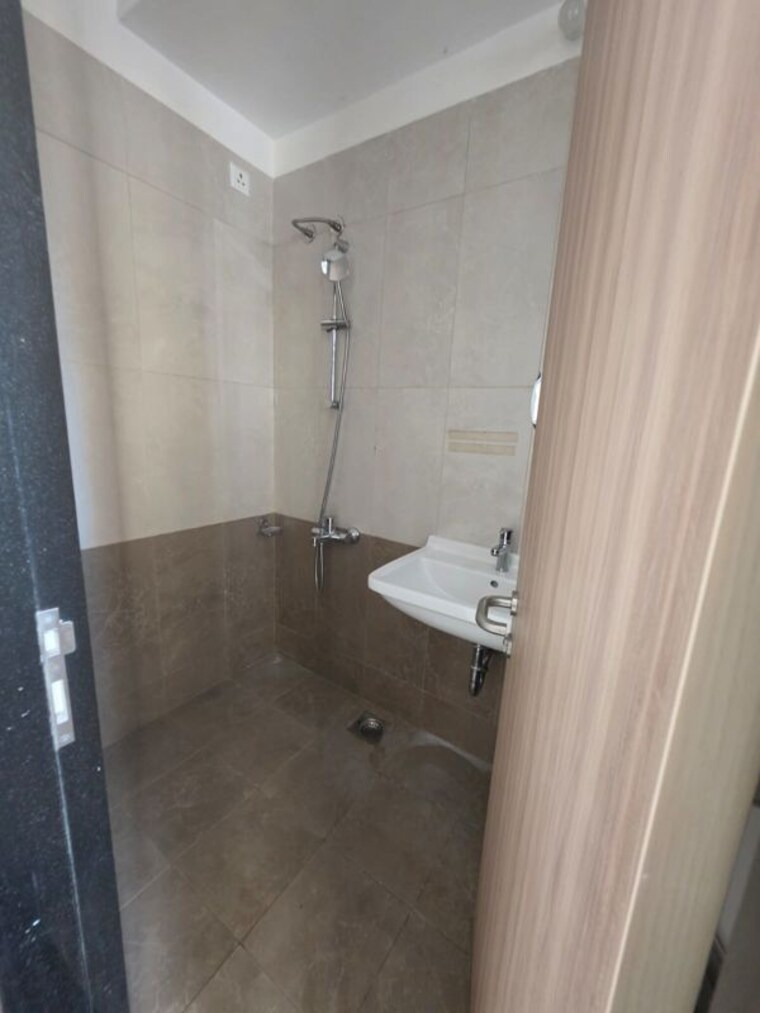 Bathroom, nanded-kalashree 2.5 Bedroom 685 Sq.Ft. Apartment In State Bank Nagar Pune 10611997