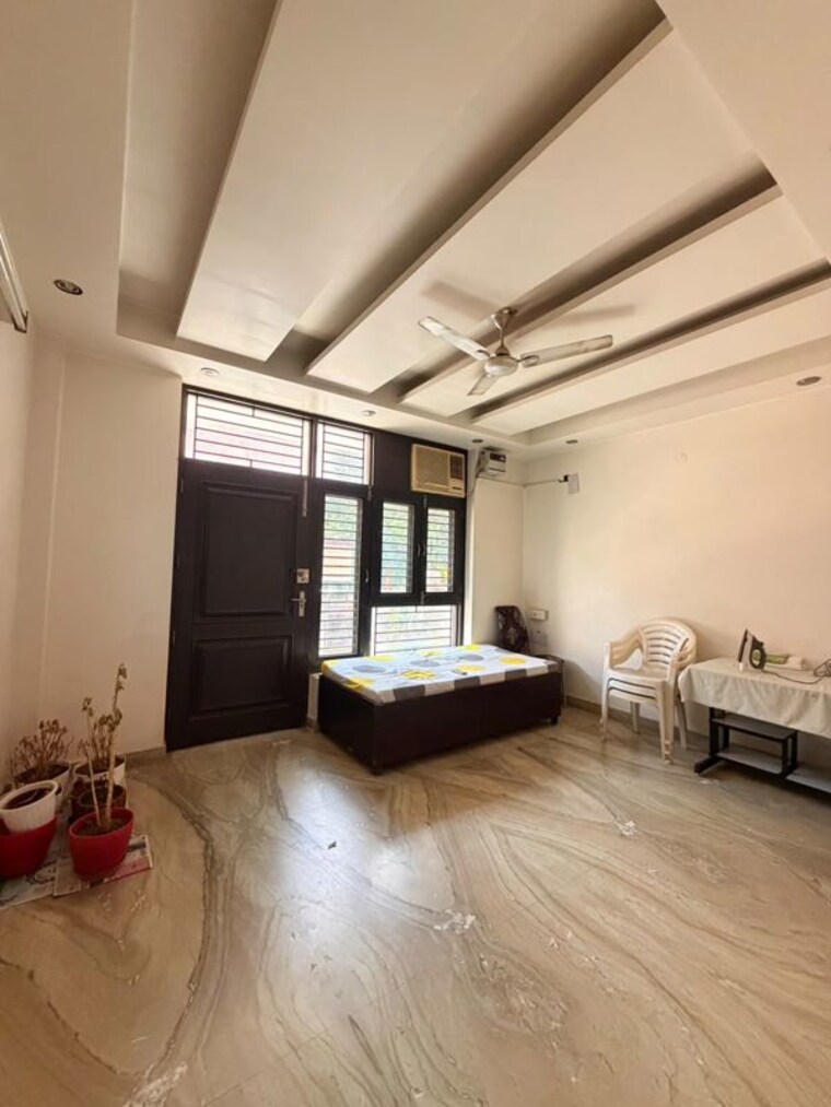 Living Room, ashok vihar 3 Bedroom 200 Sq.Yd. Builder Floor In Ashok Vihar Delhi 10612033