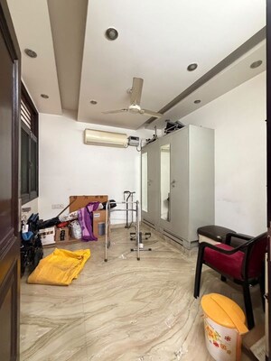 Gym in 3 BHK Builder Floor at Ashok Vihar – for Sale