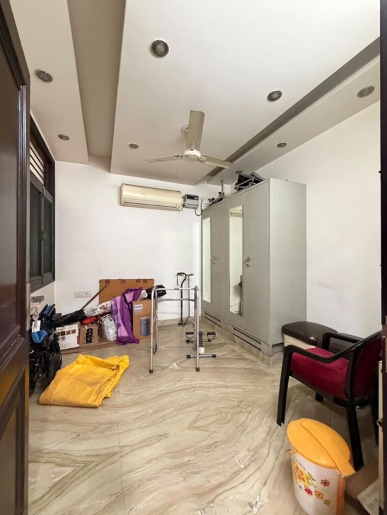 Gym, ashok vihar 3 Bedroom 200 Sq.Yd. Builder Floor In Ashok Vihar Delhi 10612033