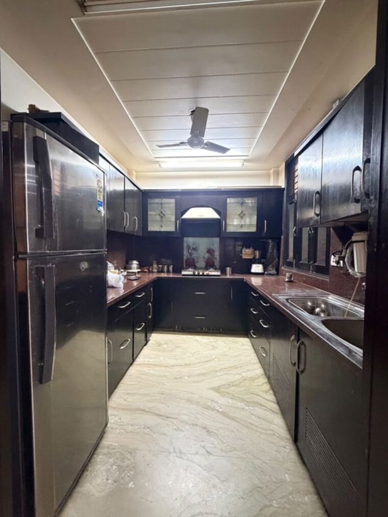 Kitchen, ashok vihar 3 Bedroom 200 Sq.Yd. Builder Floor In Ashok Vihar Delhi 10612033