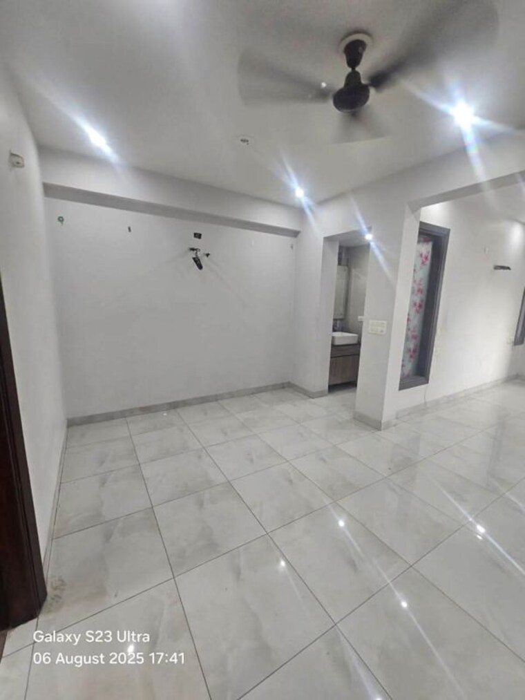 Room, unitech-uniworld-gardens-2 2 Bedroom 1000 Sq.Ft. Apartment In Sector 47 Gurgaon 10612032