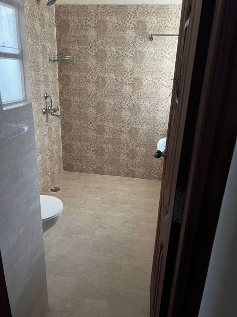 Bathroom, rohtas-presidential-tower 3.5 Bedroom 2100 Sq.Ft. Builder Floor In Vibhuti Khand Lucknow 10612016