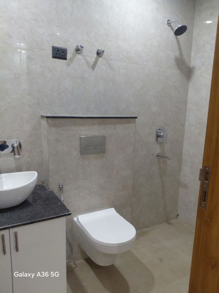 Bathroom, sector 15 2 Bedroom 1300 Sq.Ft. Builder Floor In Sector 15 Gurgaon 10612059