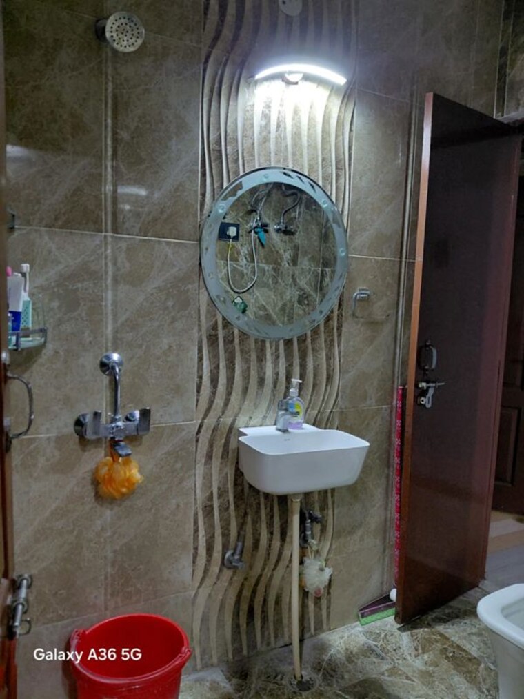 Bathroom, sector 15 2 Bedroom 1500 Sq.Ft. Builder Floor In Sector 15 Gurgaon 10612084