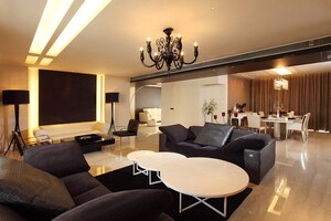 Team Area in 6 BHK Apartment at Salcon The Verandas, Sector 54 – for Rent