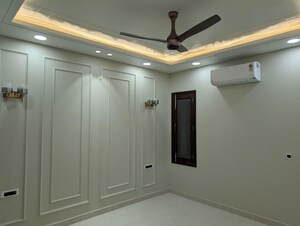 Building Lobby in 3.5 BHK Builder Floor at BPTP Amstoria Country Floor, Sector 102 – for Sale