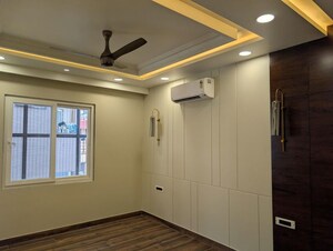 Building Lobby in 3.5 BHK Builder Floor at BPTP Amstoria Country Floor, Sector 102 – for Sale