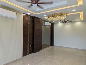 Building Lobby in 3.5 BHK Builder Floor at BPTP Amstoria Country Floor, Sector 102 – for Sale