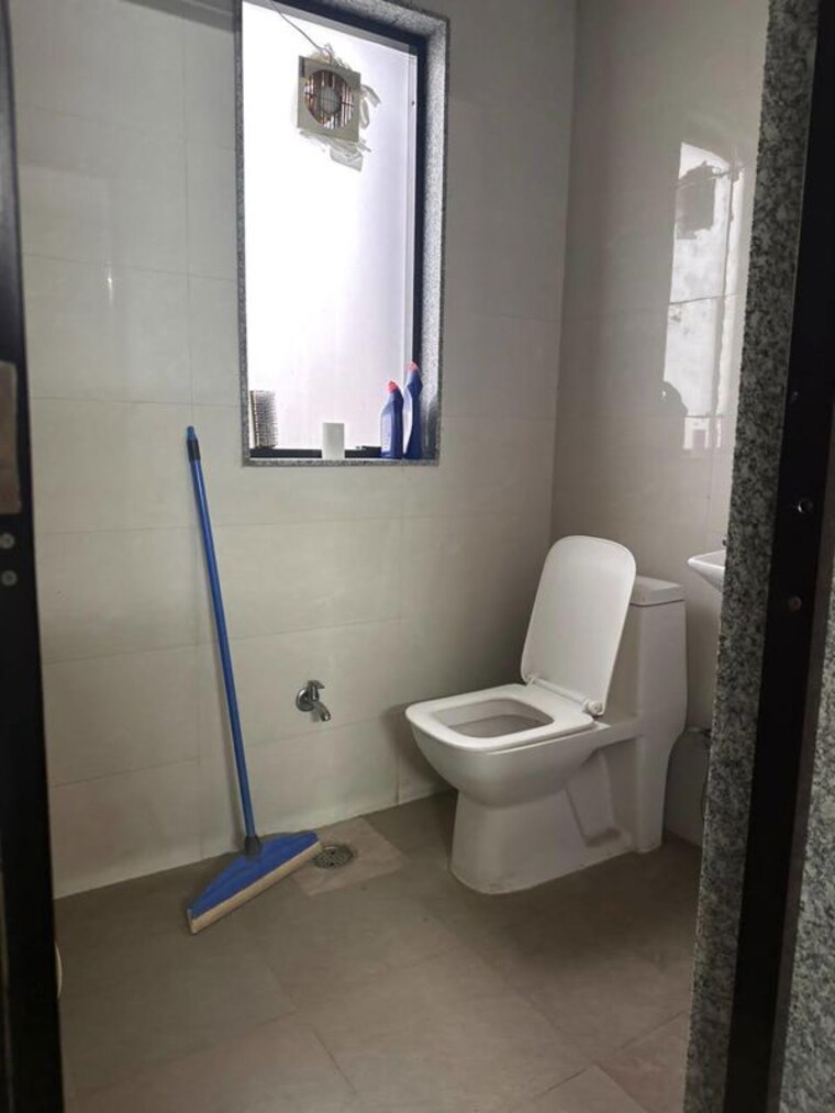 Bathroom, sector 15 3 Bedroom 1500 Sq.Ft. Builder Floor In Sector 15 Gurgaon 10612098