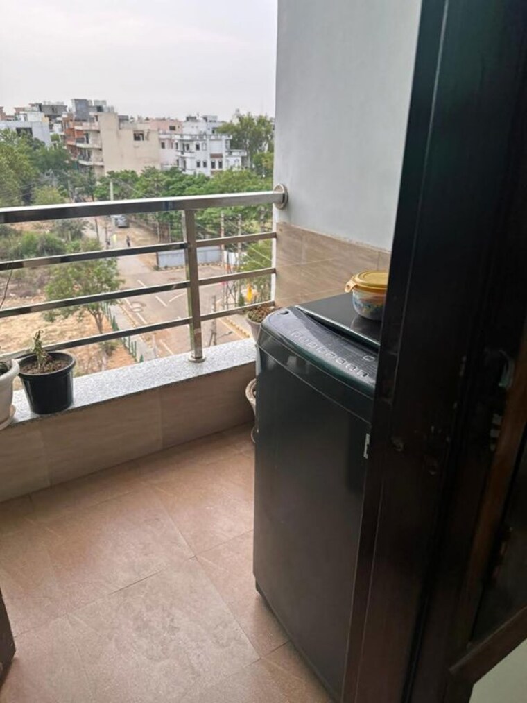 Balcony, sector 15 3 Bedroom 1500 Sq.Ft. Builder Floor In Sector 15 Gurgaon 10612098
