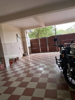 Parking in 3 BHK Builder Floor at Sector 15 – for Rent