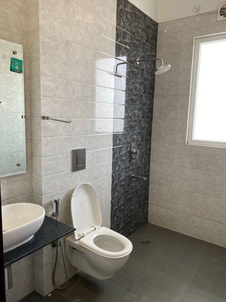 Bathroom, sector 57 3 Bedroom 2200 Sq.Ft. Builder Floor In Sector 57 Gurgaon 10612115