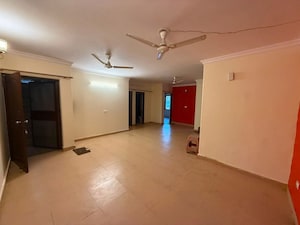 Room in 3 BHK Builder Floor at Jakhan – for Rent