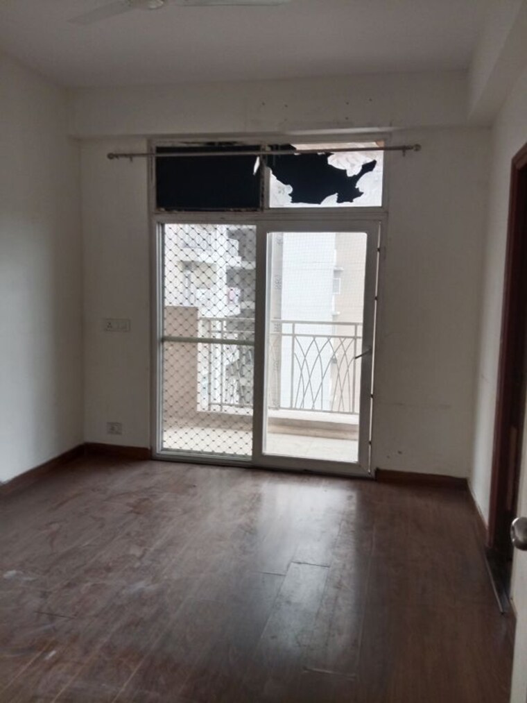 Room, mahagun-my-woods 3 Bedroom 1235 Sq.Ft. Apartment In Sector 16c Greater Noida Greater Noida 10612174