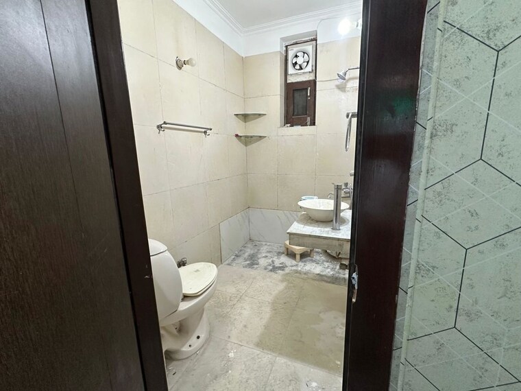 Bathroom, sector 57 3 Bedroom 2500 Sq.Ft. Builder Floor In Sector 57 Gurgaon 10612163