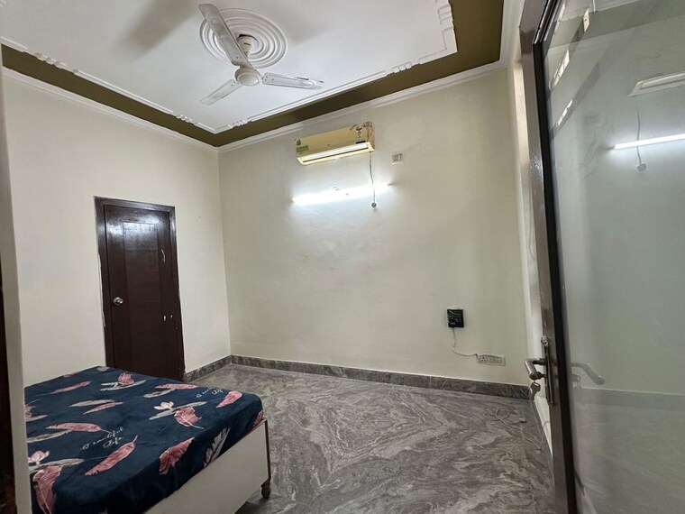 Bedroom, sector 57 3 Bedroom 2500 Sq.Ft. Builder Floor In Sector 57 Gurgaon 10612163