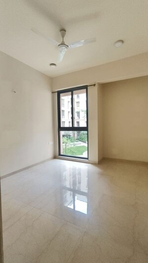 Room in 3 BHK Apartment at Lodha Sterling, Kolshet Road – for Rent
