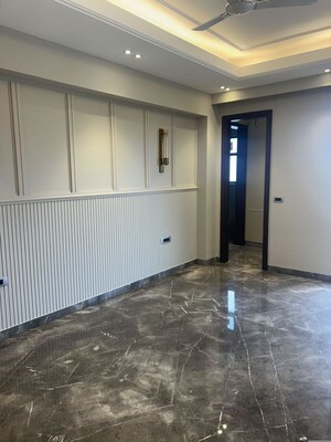 Room in 3 BHK Builder Floor at Sector 23 – for Rent