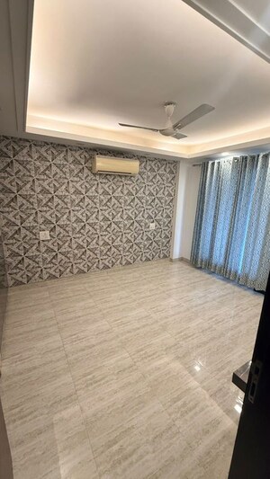 Bedroom in 4 BHK Builder Floor at Sector 57 – for Rent