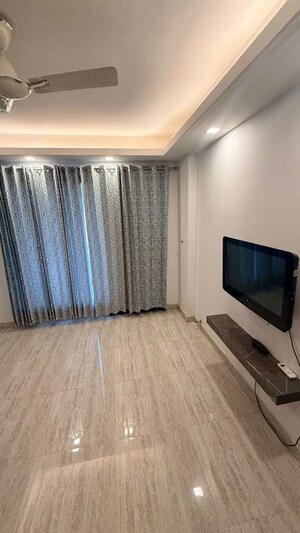 Bedroom in 4 BHK Builder Floor at Sector 57 – for Rent