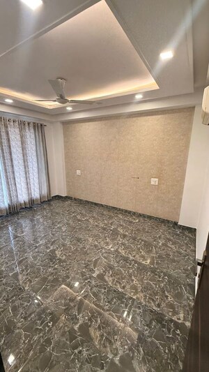 Bedroom in 4 BHK Builder Floor at Sector 57 – for Rent