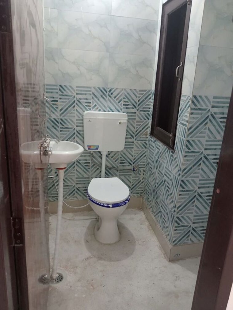 Bathroom, uttam nagar 2 Bedroom 600 Sq.Ft. Builder Floor In Uttam Nagar Delhi 10612232