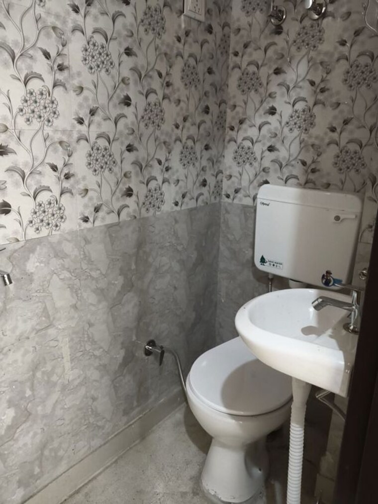Bathroom, uttam nagar 2 Bedroom 600 Sq.Ft. Builder Floor In Uttam Nagar Delhi 10612232