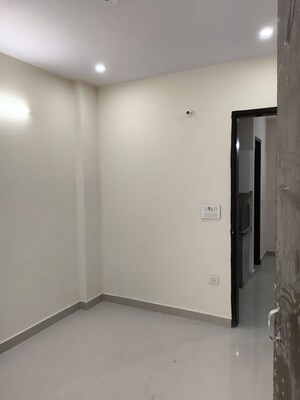 Room in 2 BHK Builder Floor at Uttam Nagar – for Rent