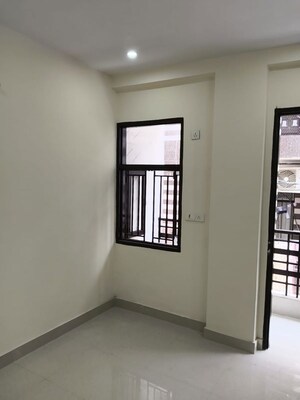 Room in 2 BHK Builder Floor at Uttam Nagar – for Rent