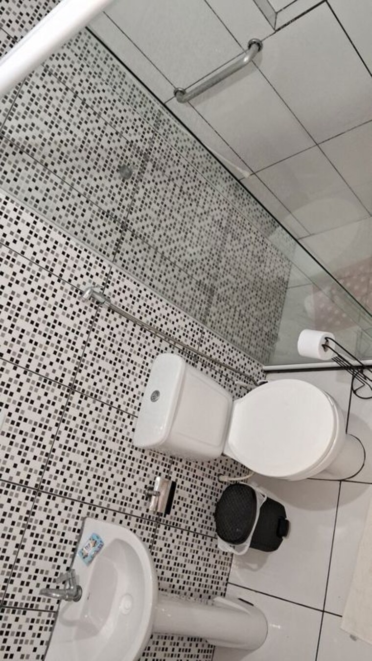 Bathroom, vineet khand 1 Pg For Girls In Vineet Khand 1 10612234
