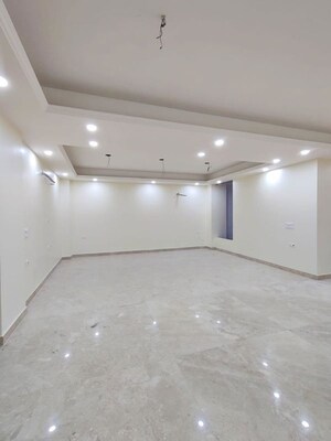 Room in 4 BHK Builder Floor at Sector 23 – for Rent