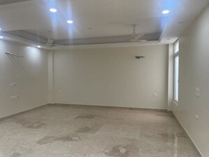 Room in 4 BHK Builder Floor at Sector 23 – for Rent