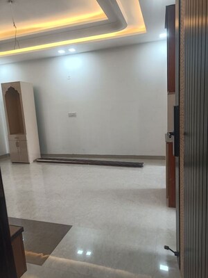 Room in 3 BHK Builder Floor at BPTP District Faridabad, Sector 81 – for Rent