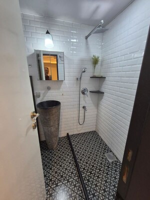 Team Area in 1 BHK Apartment at Breach Candy – for Rent