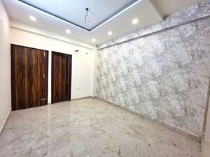 Room in 3 BHK Apartment at Pir Machalla – for Sale