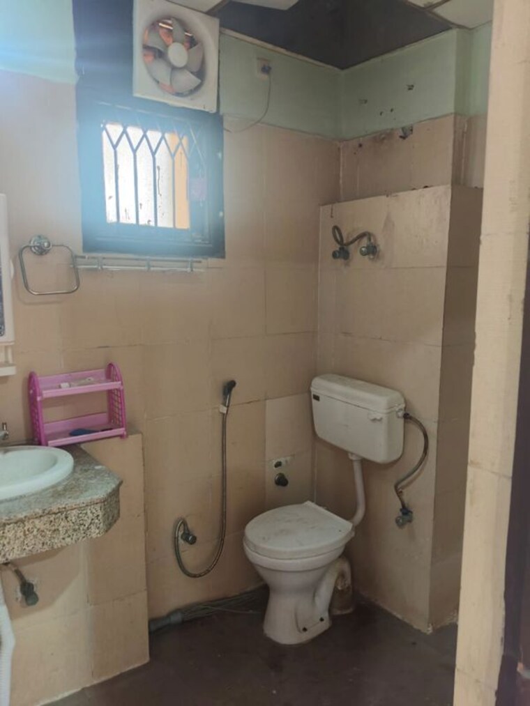 Bathroom, srs-royal-hills 2.5 Bedroom 1133 Sq.Ft. Apartment In Sector 87 Faridabad 10612284