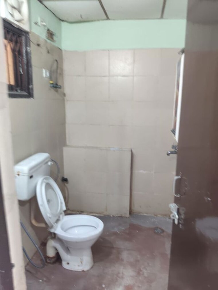 Bathroom, srs-royal-hills 2.5 Bedroom 1133 Sq.Ft. Apartment In Sector 87 Faridabad 10612284