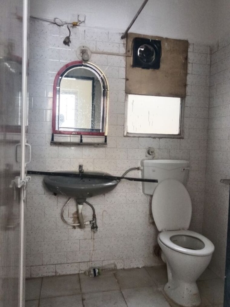 Bathroom, suvarnayug-loksangam-vihar 2 Bedroom 950 Sq.Ft. Apartment In Aundh Pune 10612304